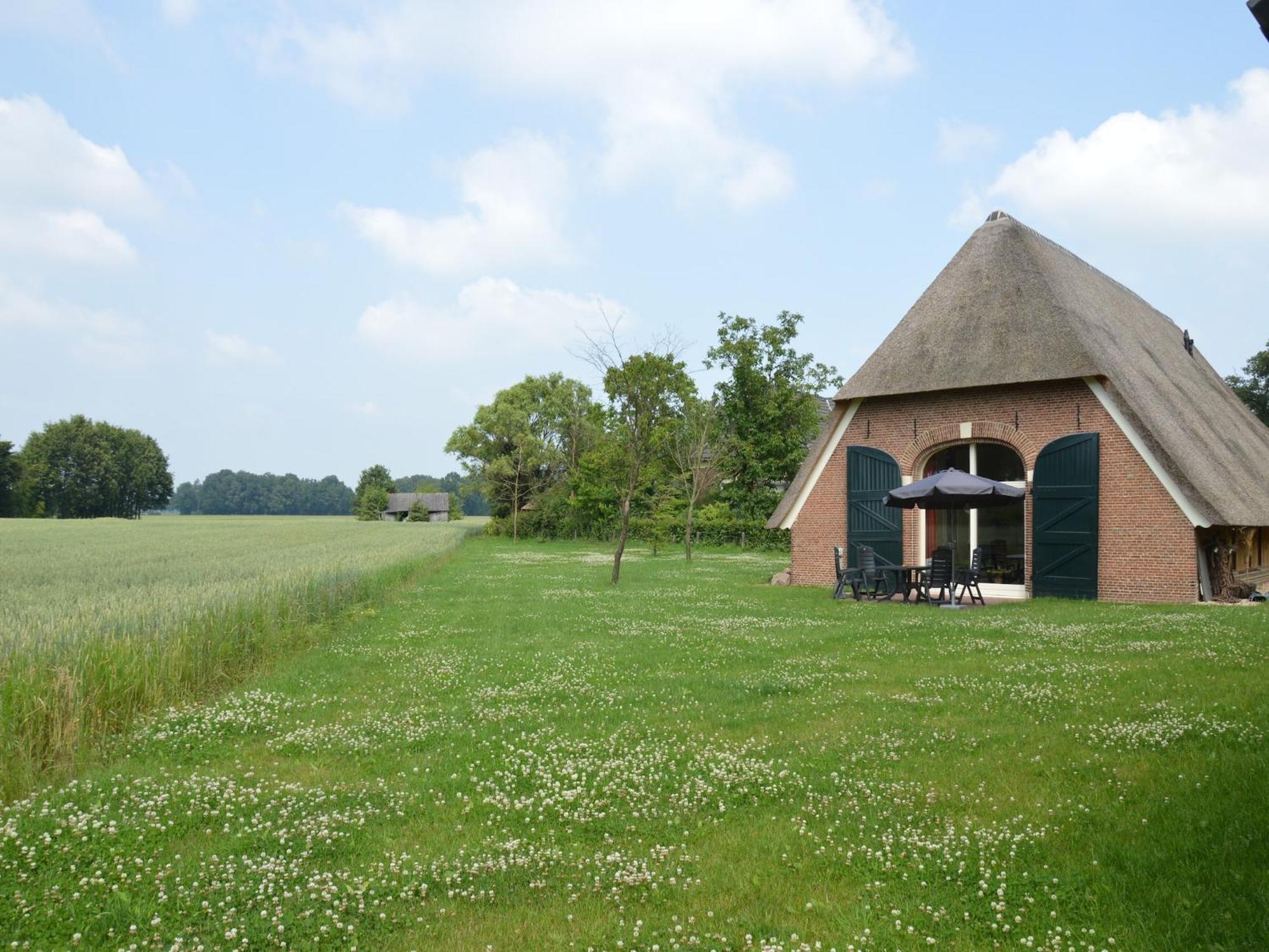 Quaint Farmhouse In Geesteren With Meadow View Esterno foto
