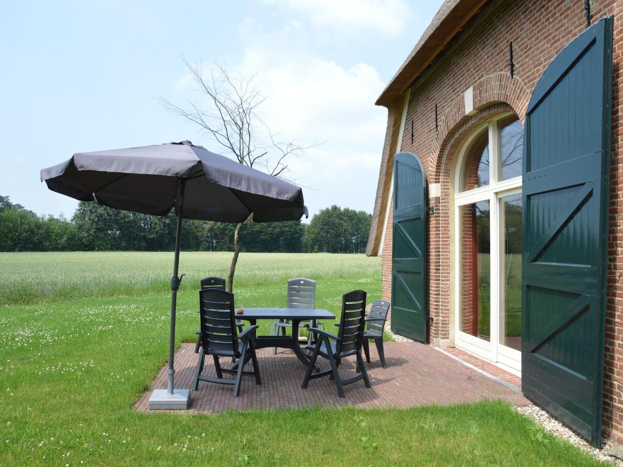 Quaint Farmhouse In Geesteren With Meadow View Esterno foto